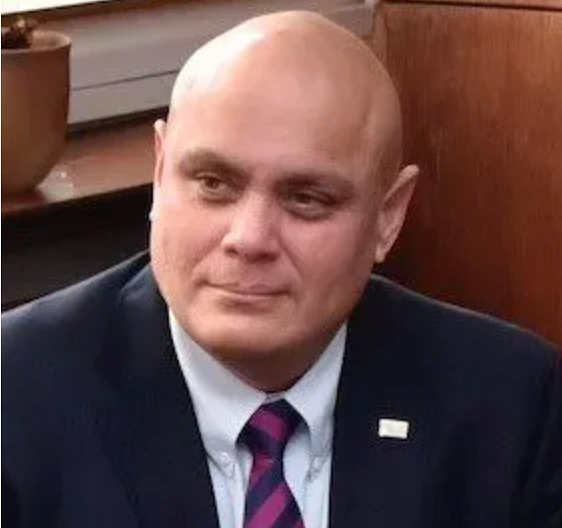 Dr. Alejandro del Carmen.